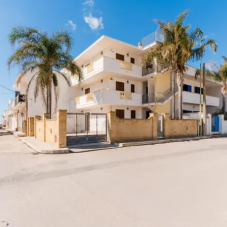 לינה וארוחת בוקר Gioiello Del Mare 3*