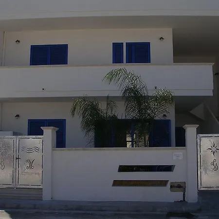 לינה וארוחת בוקר Gioiello Del Mare 3*